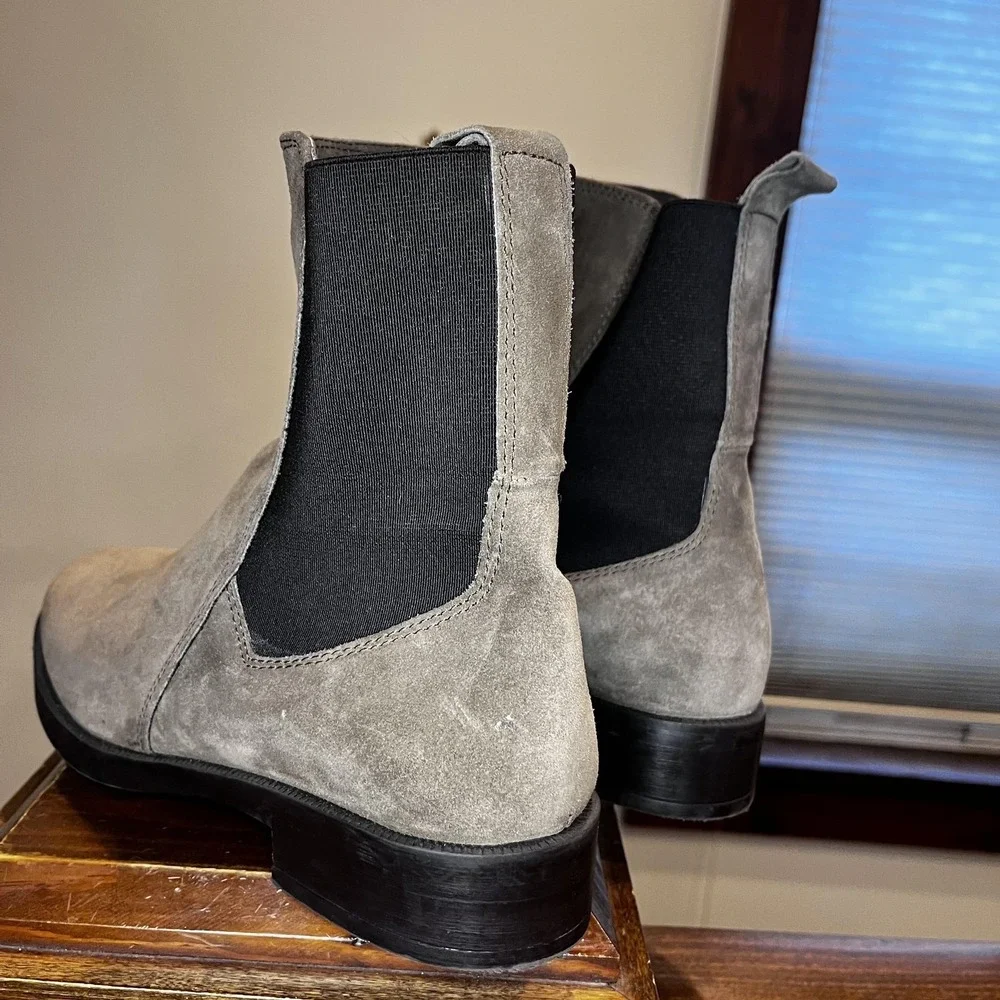 Emanuele Crasto Taupe Suede Chelsea Boots Made in Italy Size 39 Mens Ankle Boots